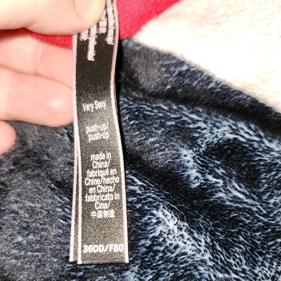 Victoria's Secret Bold Red Lace Bra - Picture 4 of 4